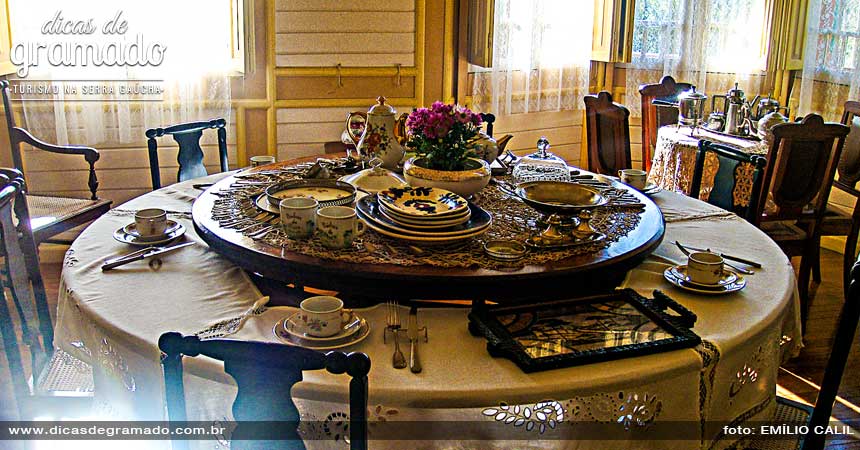 O interior da casa lhe proporcionará uma verdadeira viagem no tempo. O interior da casa lhe proporcionará uma verdadeira viagem no tempo.