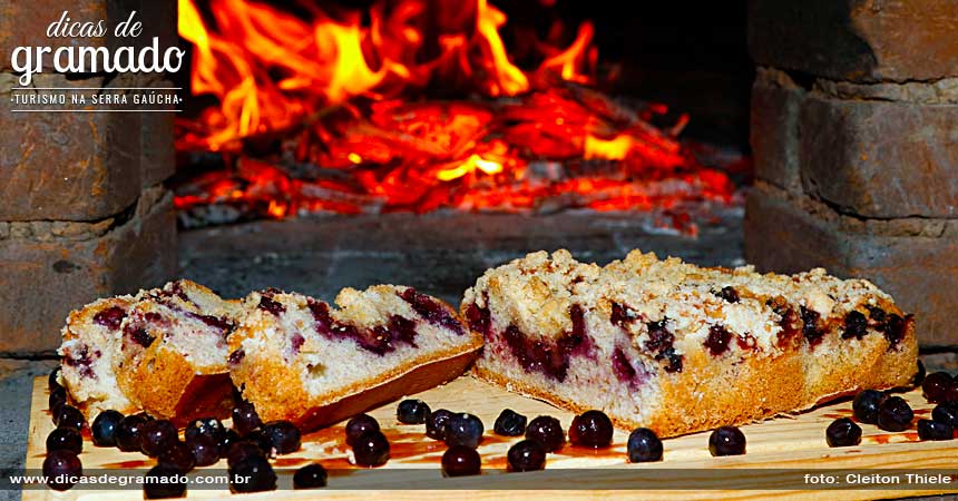 Cuca assada no forno a lenha. Cuca assada no forno a lenha.