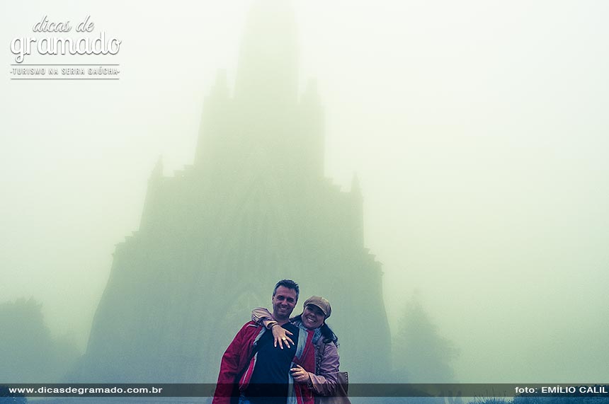 Aline e eu na Catedral de Pedra em Canela, na neblina. Aline e eu na Catedral de Pedra em Canela, na neblina.