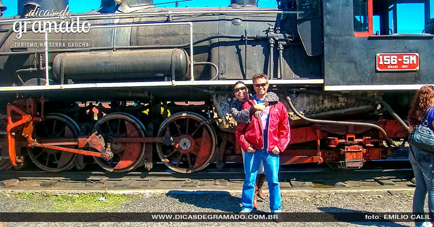É claro que a foto clássica em frente à locomotiva não pode faltar. É claro que a foto clássica em frente à locomotiva não pode faltar.